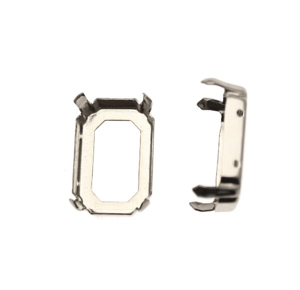 Castone per gemma o cabochon rettangolare da 18x25 mm. con gli angoli smussati.