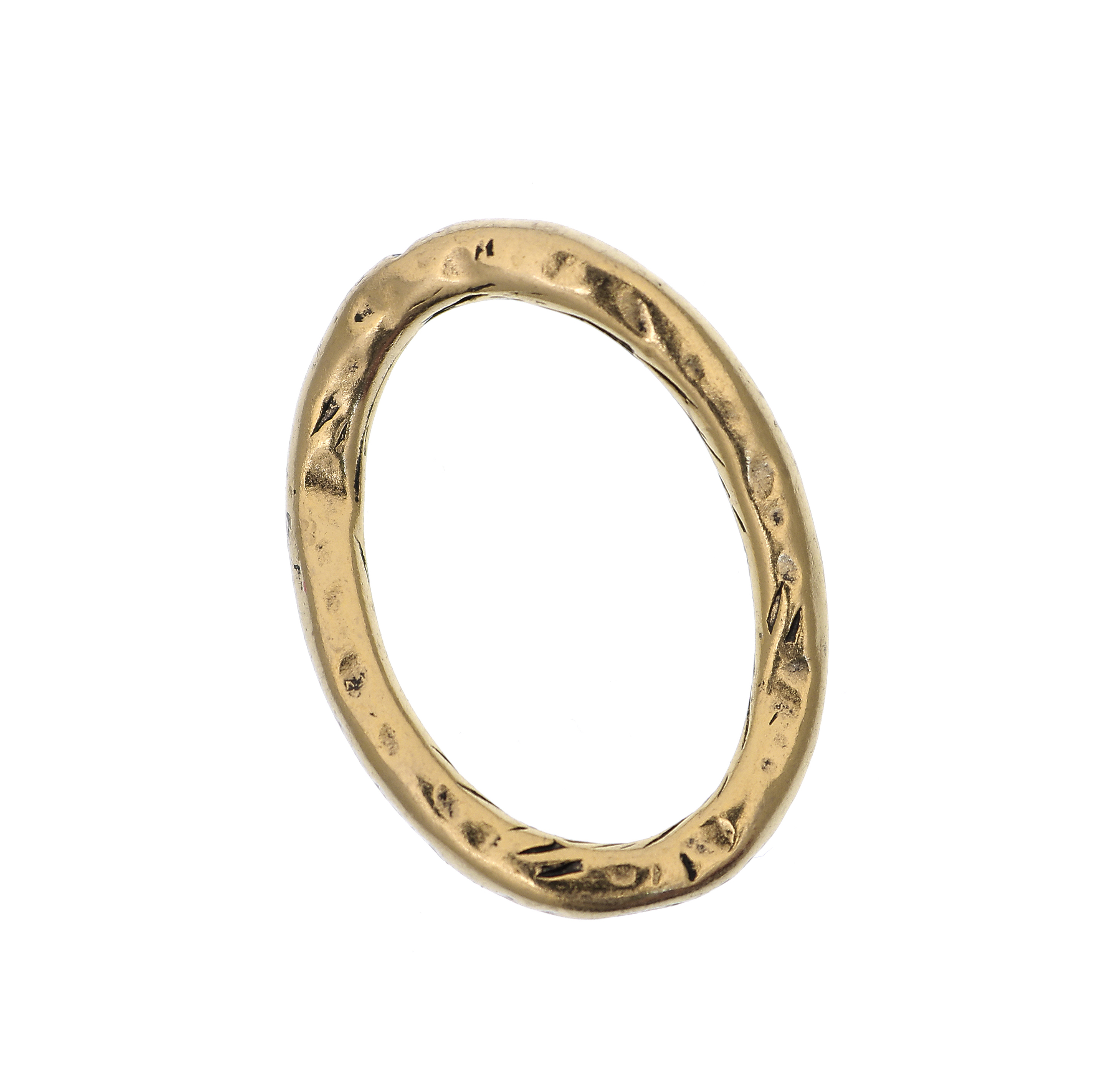 Anello ovale chiuso, ondulato e martellato, 32x23 mm.