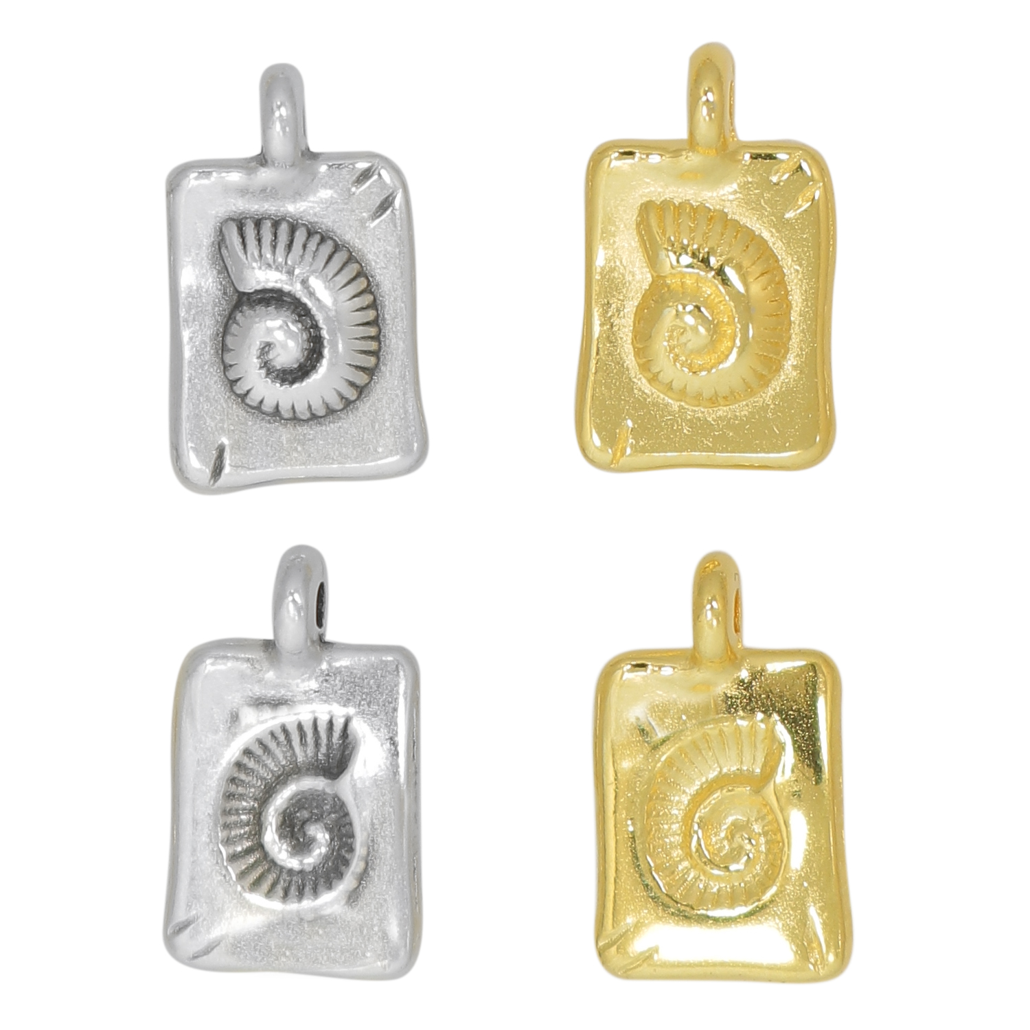 Ciondolo a forma di medaglia con conchiglia a rilievo 15x9mm.