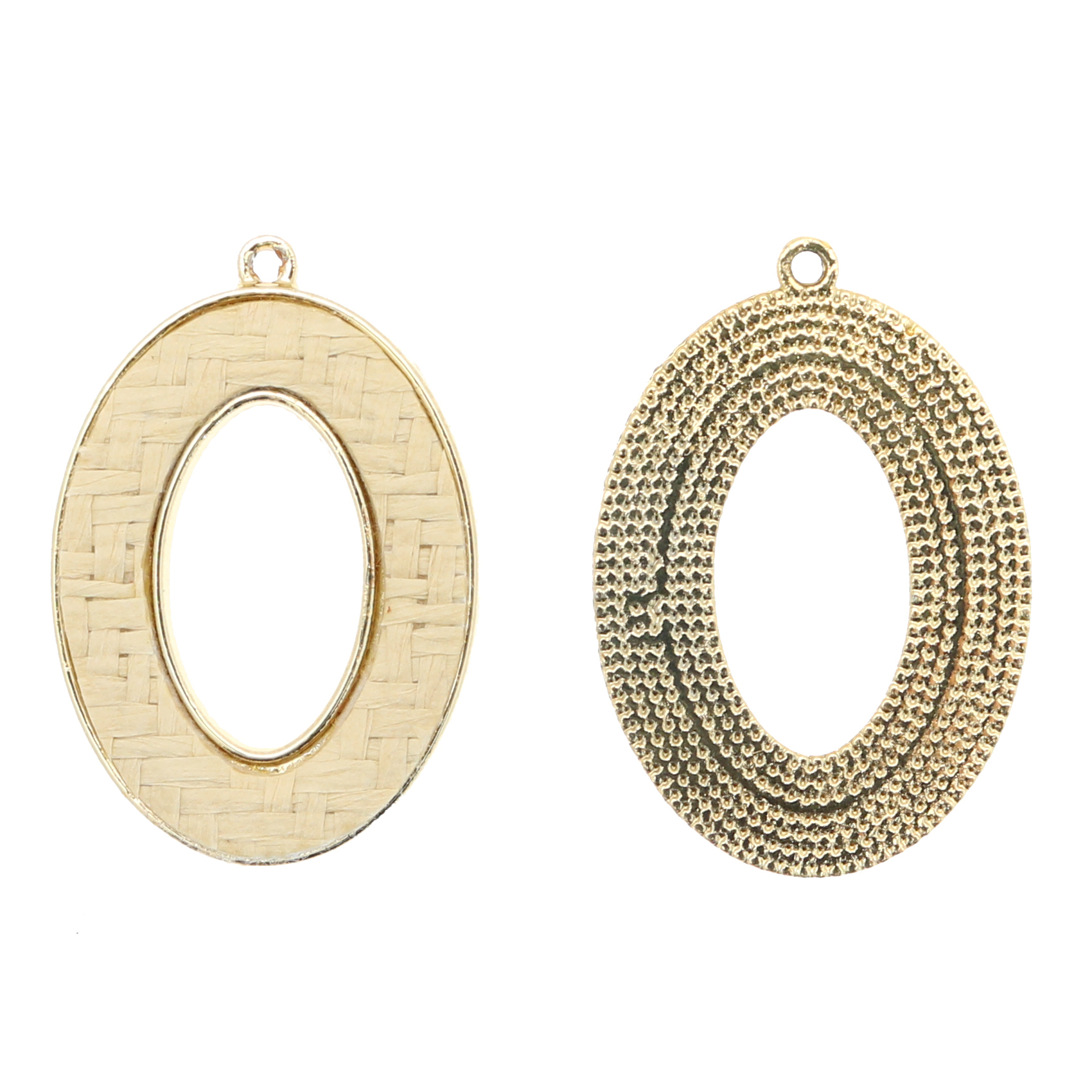 Ciondolo a forma di ovale forato, piatto, con rattan naturale, 26x38 mm.