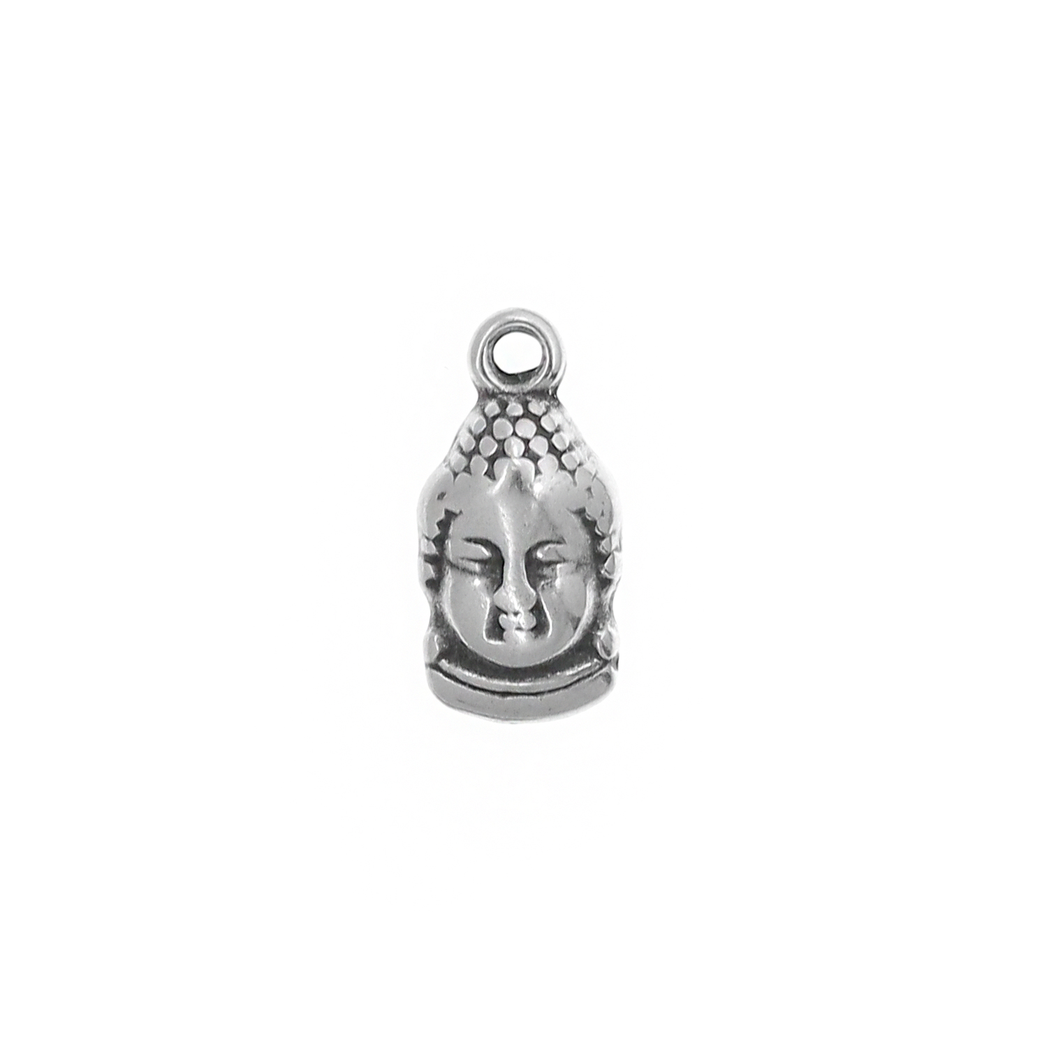 Ciondolo a forma di testa di Buddha, con un anellino tondo chiuso in alto, 15x7mm.
