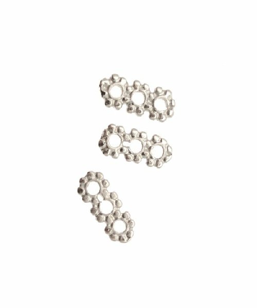 Distanziatore piatto lavorato a margherita per 3 fili 10 mm.