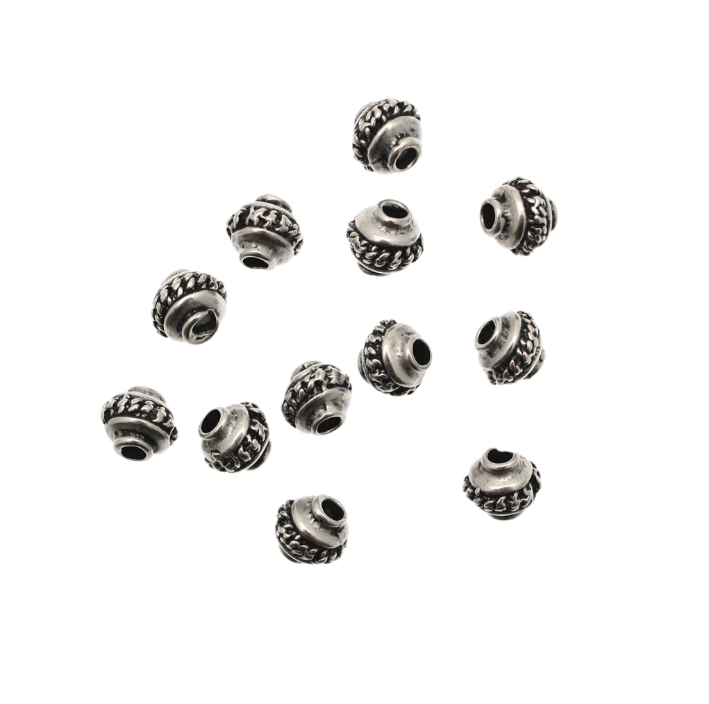 Distanziatore ovale lavorato a torciglione nel mezzo, 8x8 mm.