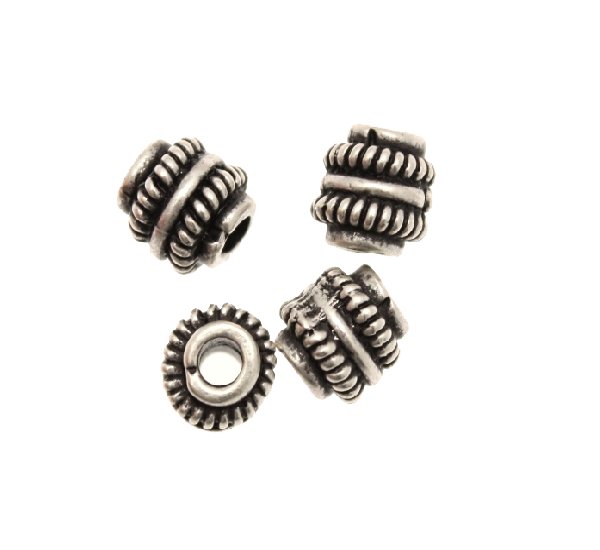 Distanziatore ovale con due righe zigrinate  e riga centrale liscia,  7x7 mm.