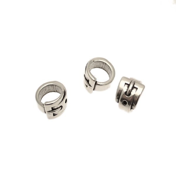 Distanziatore a rondella, a forma di fibbia, 13x10 mm.