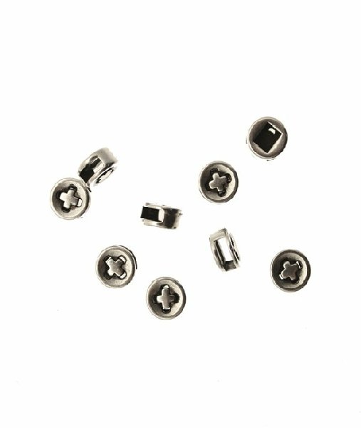 Distanziatore a forma di tondo piatto con disegno bottone cucito, 8x4 mm.
