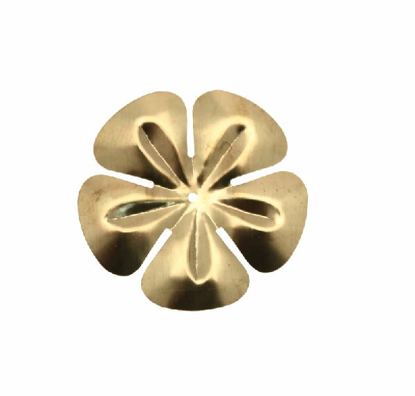 Filigrana a forma di fiore, leggermente bombata, forata al centro, 34 mm.
