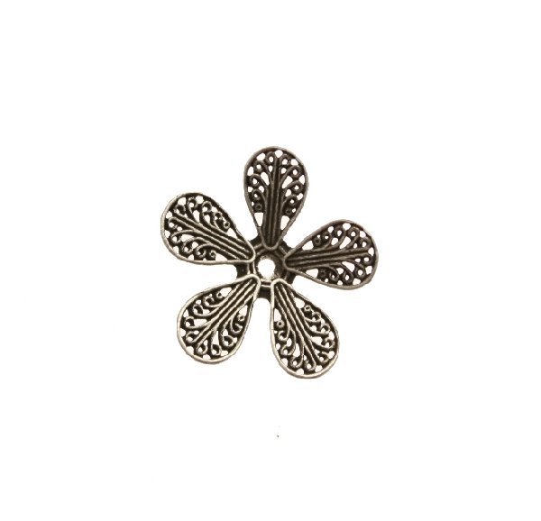 Filigrana a forma di fiore piatto a cinque petali, disegnati a riccioli, 22 mm.