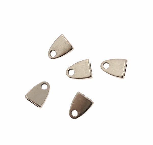 Terminale per cordoncini o nastri piatti, di forma rettangolare liscia che si arrotonda alla fine, con un foro, 8x10 mm.