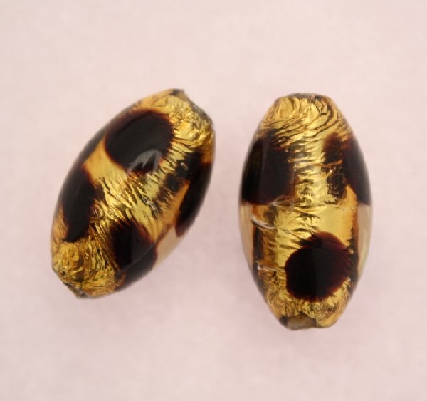 Oliva, 22x12 mm., Topazio a pois con argento 925