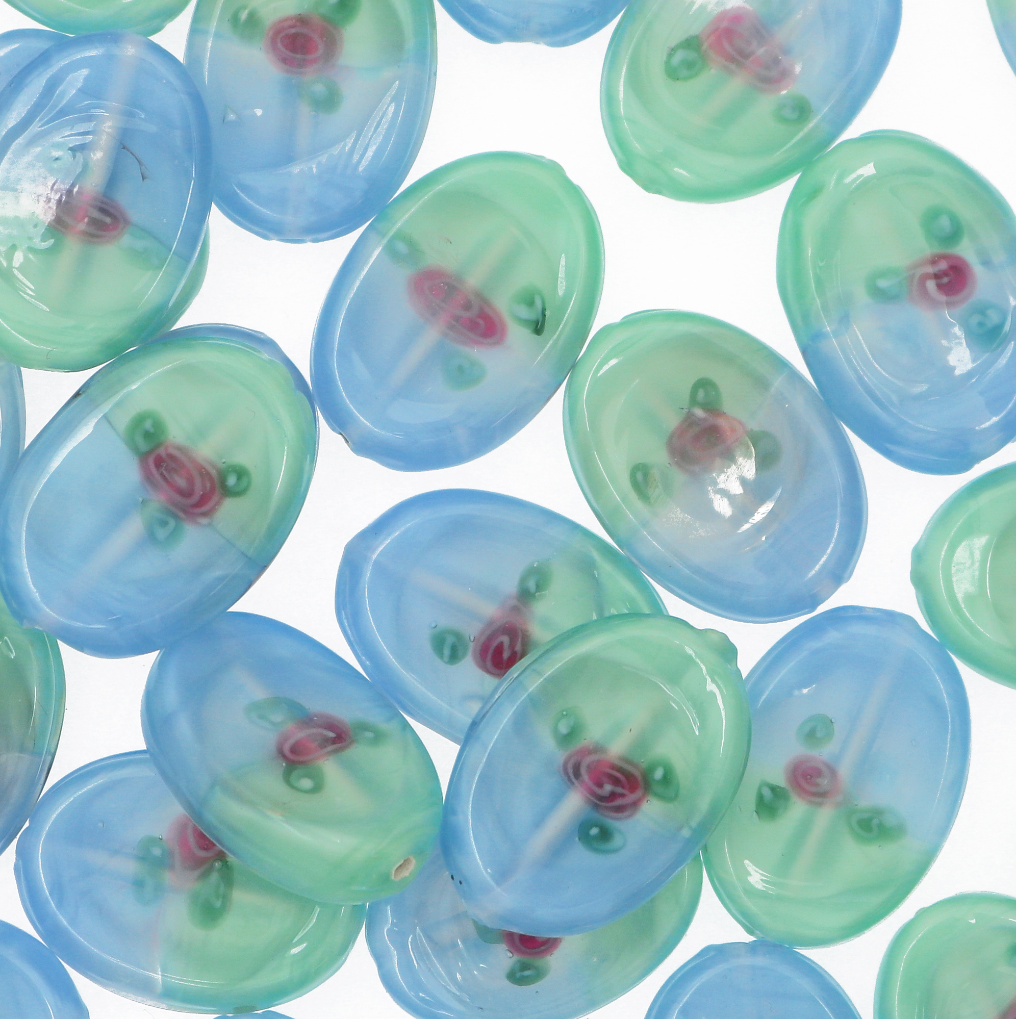 Murrina a forma di ovale piatto liscio e disegno fiore, 20x15 mm., colore verde sfumato in azzurro