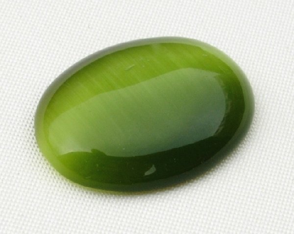 Cabochon ovale liscio, in cristallo, colore VERDE OLIVA (OCCHIO DI GATTO)