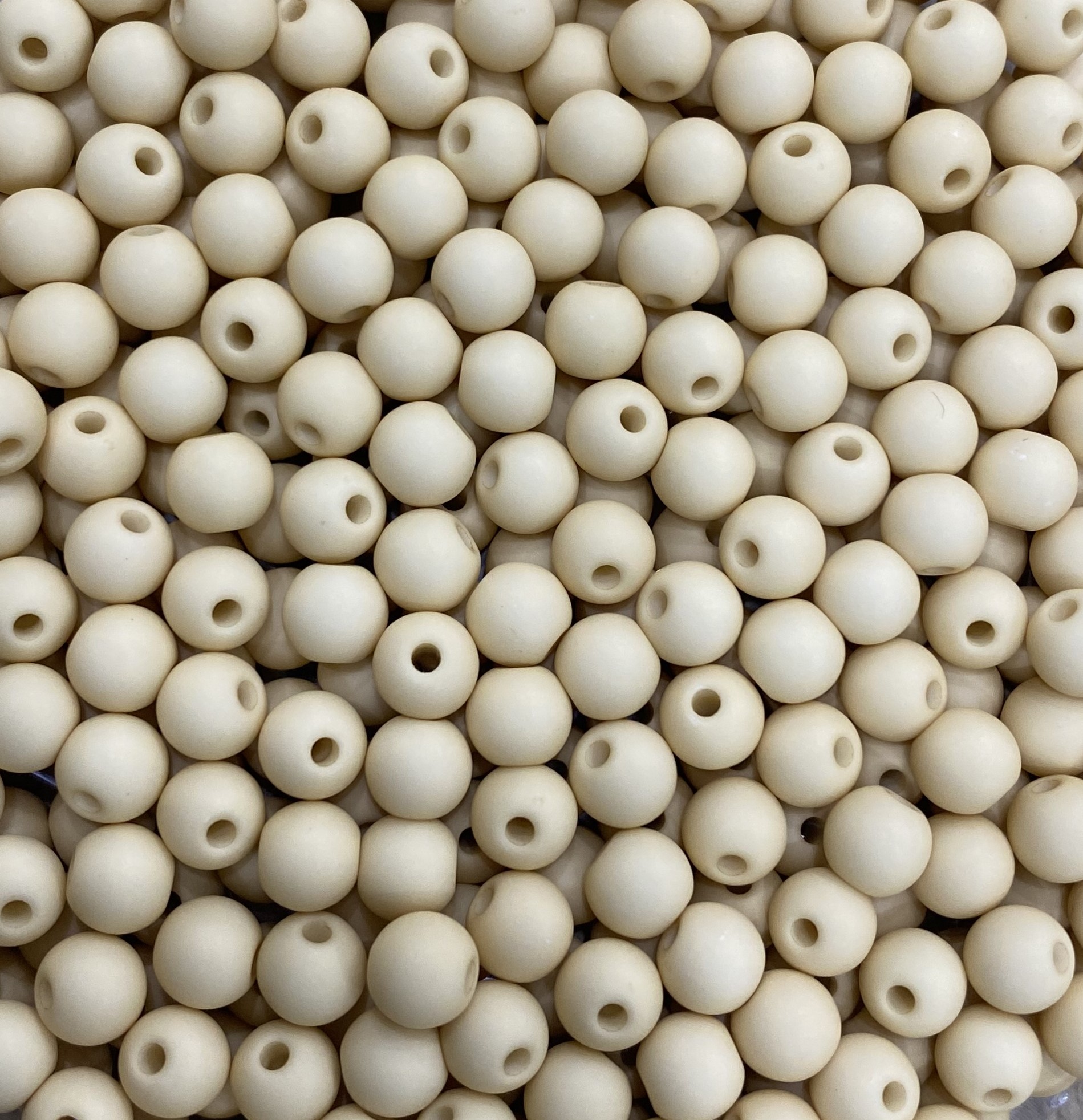Confezione da 80 pezzi di Palline lisce opache in resina, da 6 mm., colore Crema
