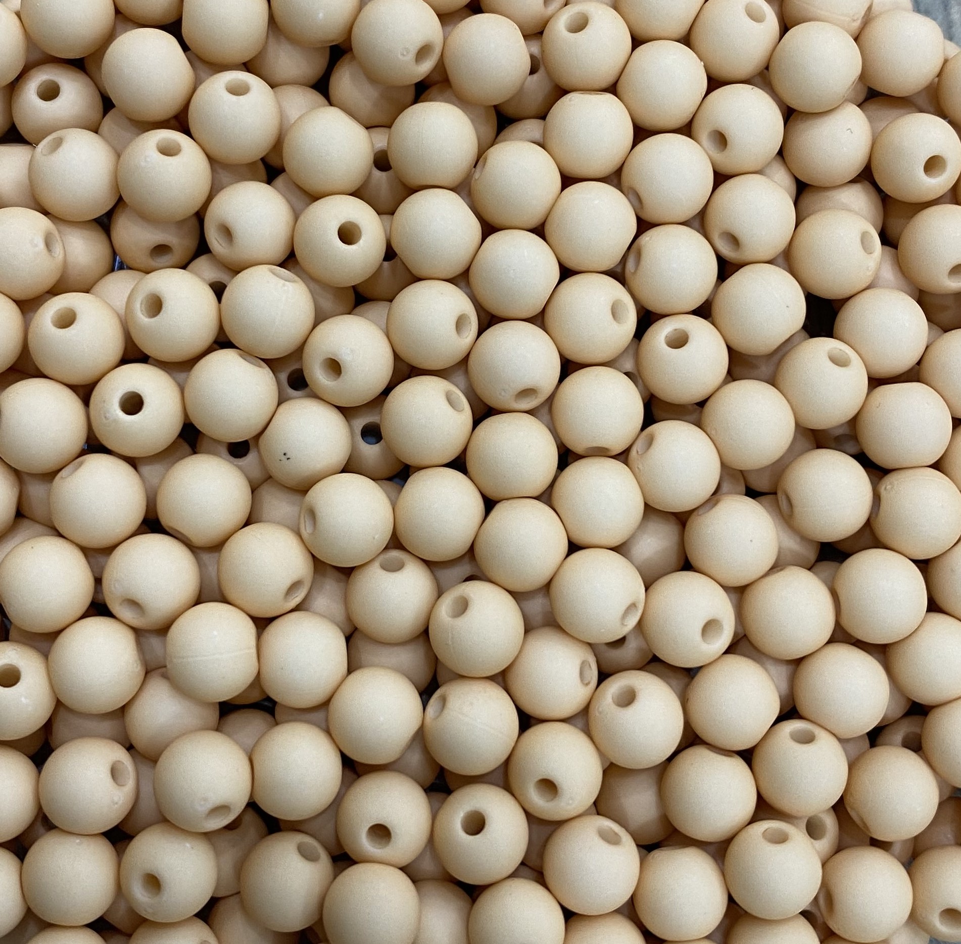 Confezione da 80 pezzi di Palline lisce opache in resina, da 6 mm., colore Nocciola Chiaro