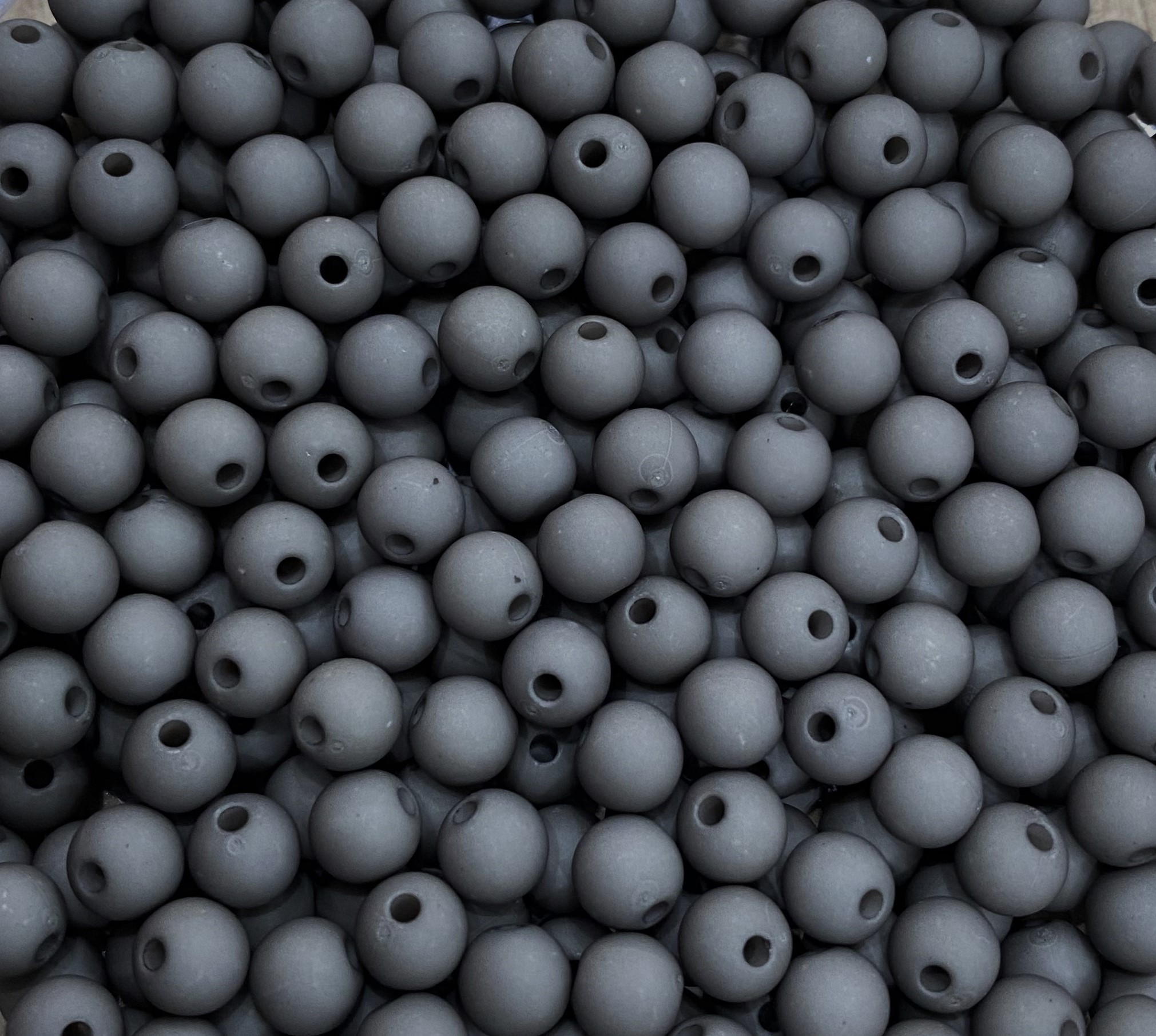Confezione da 80 pezzi di Palline lisce opache in resina, da 6 mm., colore Grigio Scuro