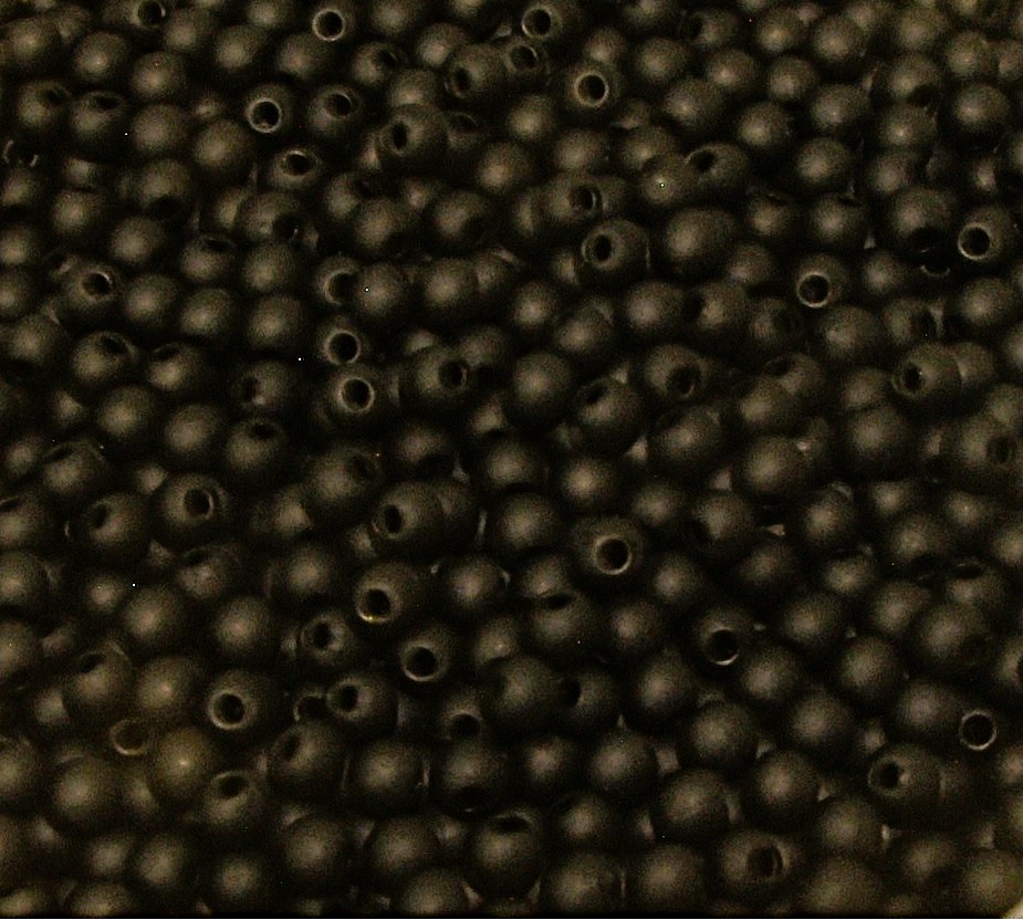 Confezione da 150 pezzi di Palline lisce opache in resina, da 4 mm., colore Nero