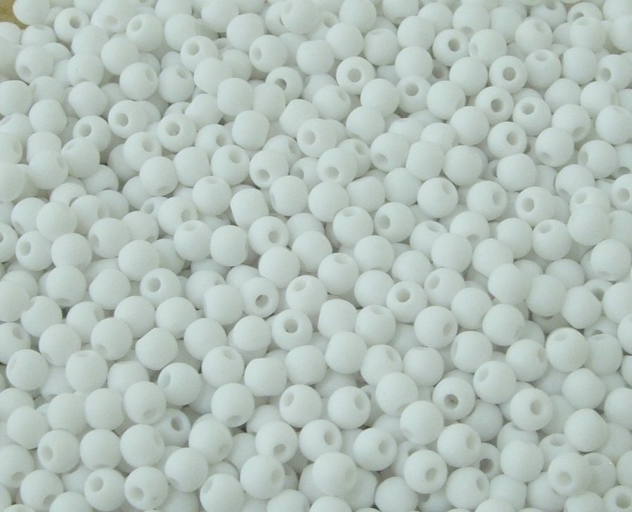 Confezione da 150 pezzi di Palline lisce opache in resina, da 4 mm., colore Bianco