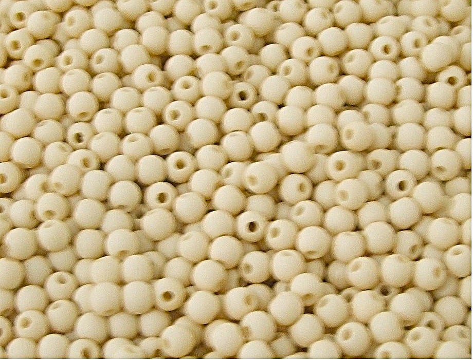 Confezione da 150 pezzi di Palline lisce opache in resina, da 4 mm., colore Panna Scuro