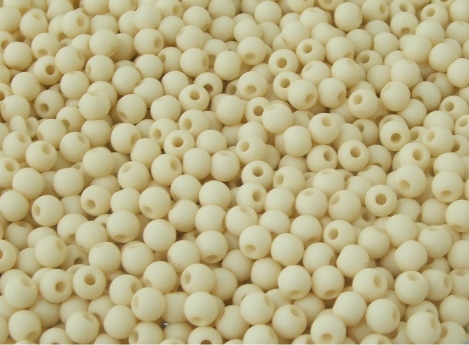 Confezione da 150 pezzi di Palline lisce opache in resina, da 4 mm., colore Panna