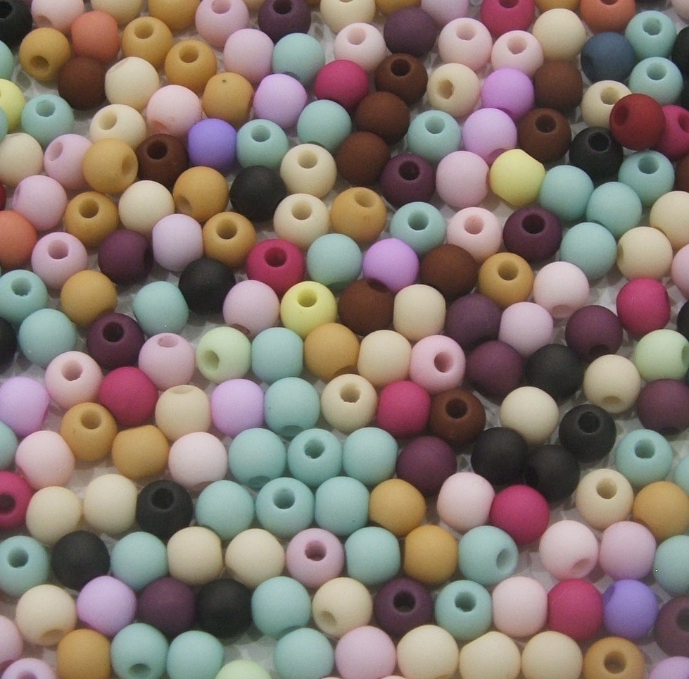 Confezione da 80 pezzi di Palline lisce opache in resina, da 6 mm., colore Multicolor