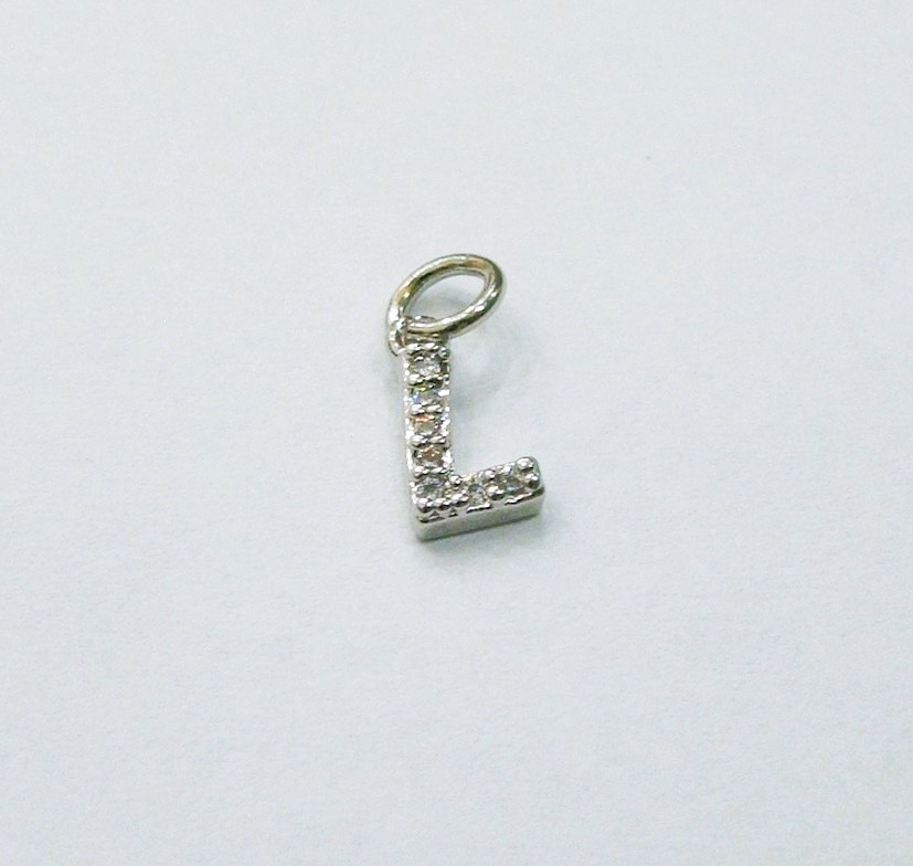 Ciondolo a forma di lettera "L", 9x4 mm., strass colore Crystal, base colore Argento Rodio