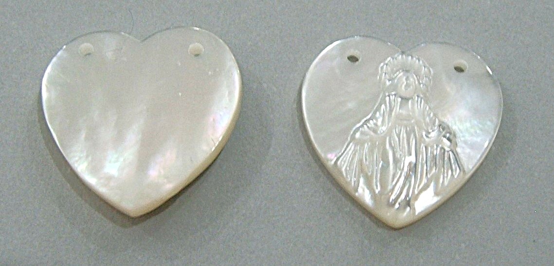 Medaglietta in Madreperla, piatta, a forma di Cuore, con Madonna in rilievo